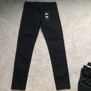 NWT- black skinny jeans- 27